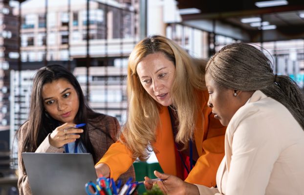 ريادة الأعمال النسائية: تحويل الشغف إلى قوة اقتصادية مستقلة